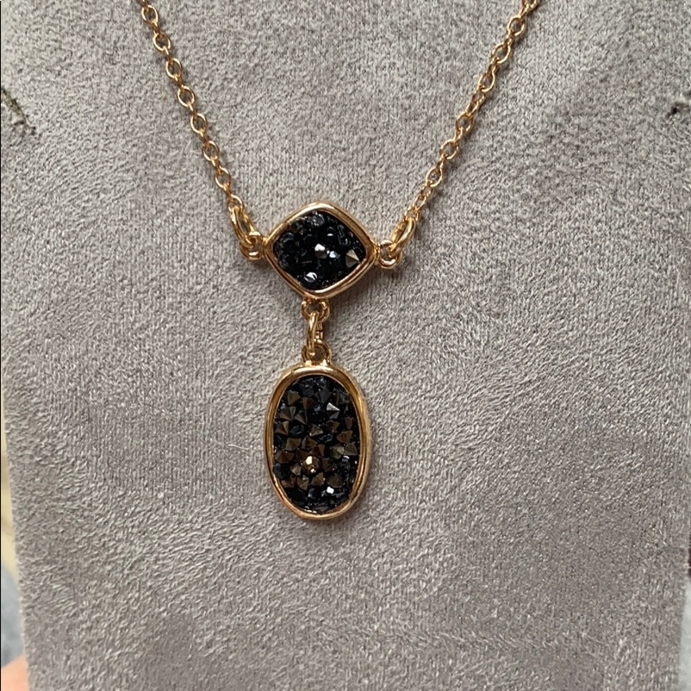 NIB Avon Glimmer Necklace